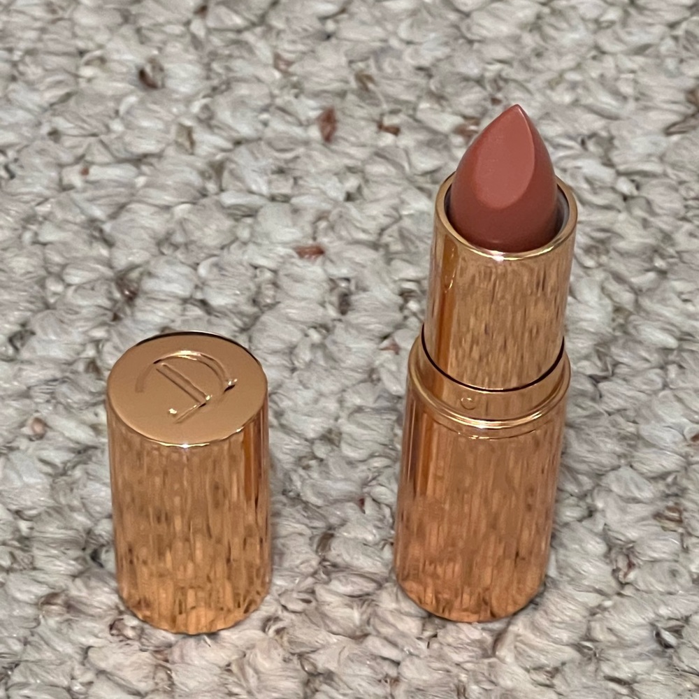 Like New | Charlotte Tilbury Kissing STONED ROSE Lipstick